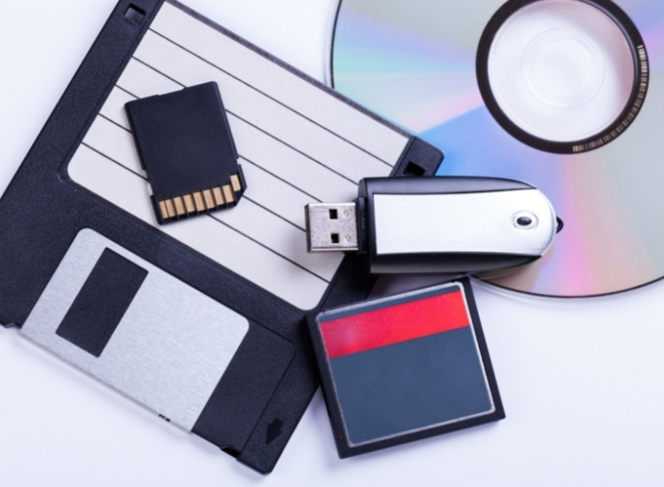 flash storage vs ssd - SocialMirror